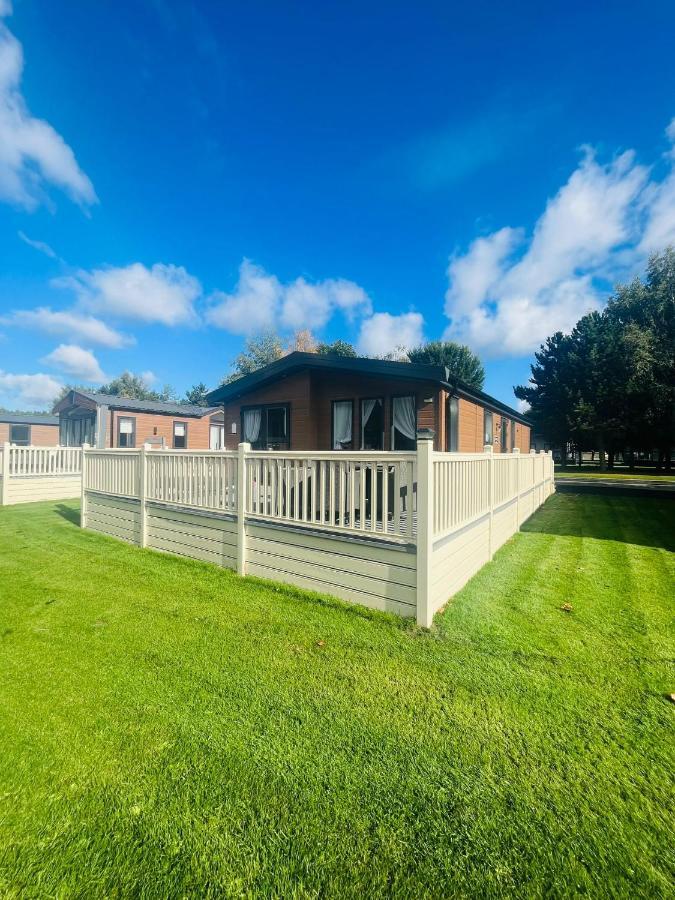 Waters Edge With Hot Tub Casa vacanze York